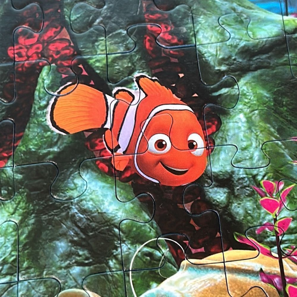 🧩 Finding Nemo Disney Pixar X Ravensburger 💯 piece Puzzle 🧩 6+ Handle Box📦